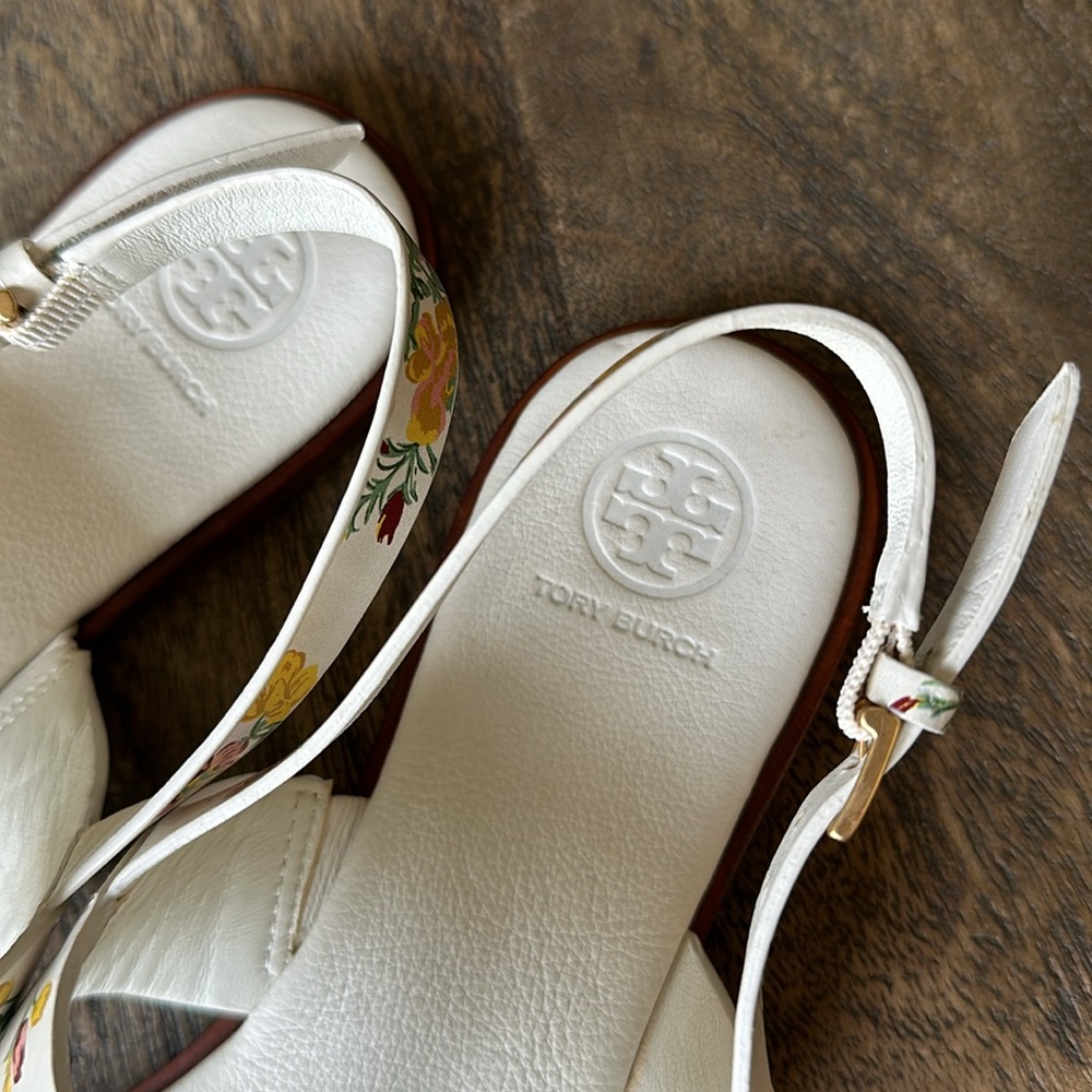 TORY BURCH Benton White Floral Leather Sandals NWOT - Picture 5 of 6